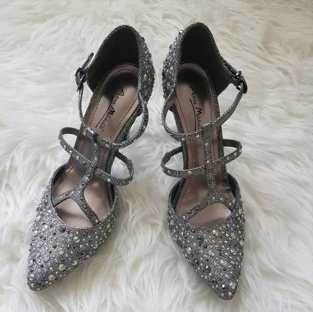 Anne Michelle T Strap Opal Gunmetal Gray Heels